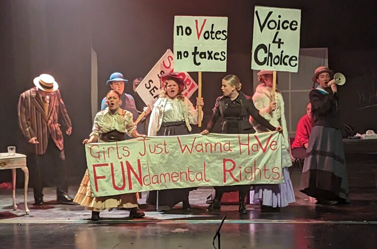 CREATIVE LEARNING – HEADS UP