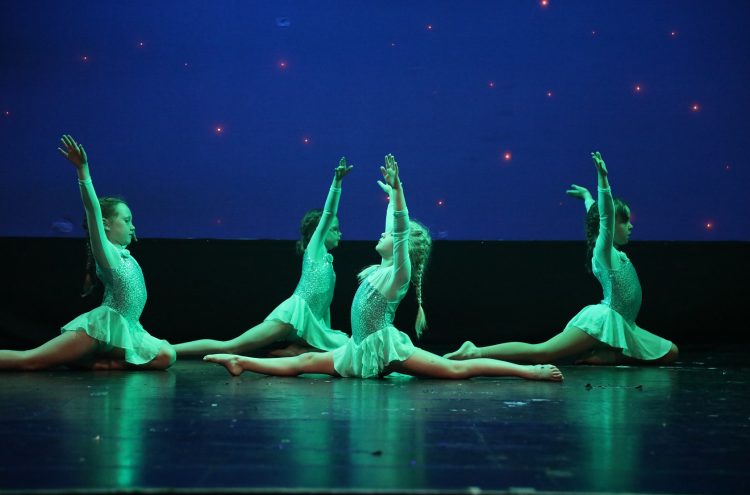 CREATIVE LEARNING – ACROBATICS