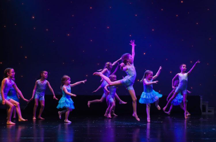 CREATIVE LEARNING &#8211; CLASSICAL &#038; CONTEMPORARY BALLET